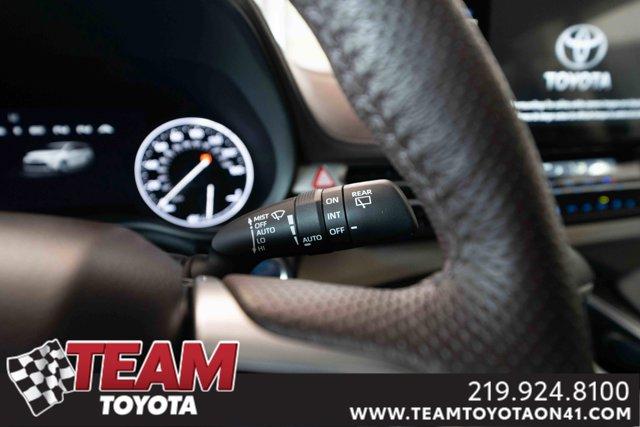Photo of 2023 Pearl Toyota Sienna