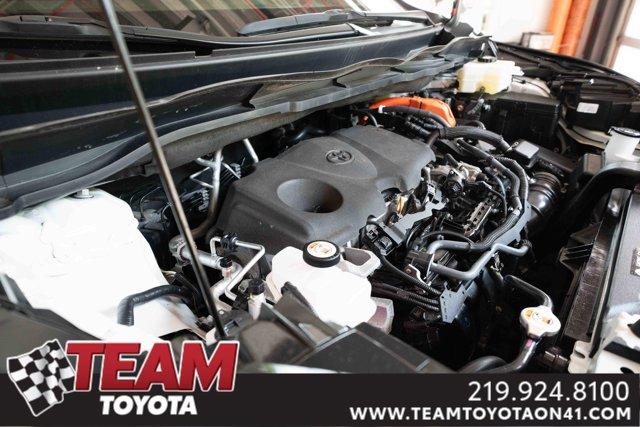Photo of 2023 Pearl Toyota Sienna