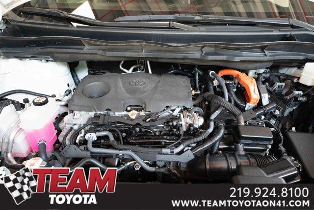 Photo of 2023 Pearl Toyota Sienna
