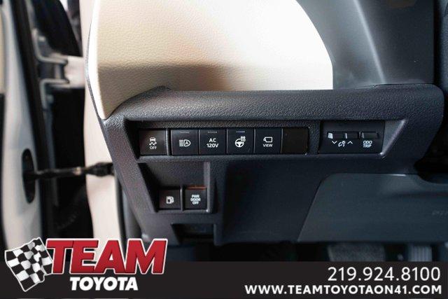 Photo of 2023 Pearl Toyota Sienna