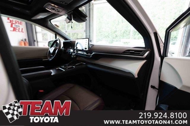 Photo of 2023 Pearl Toyota Sienna