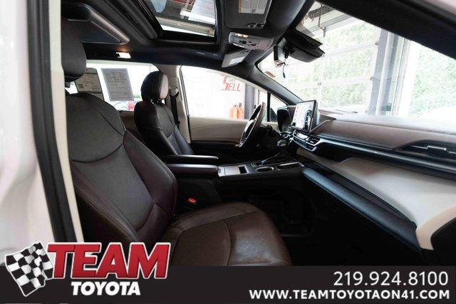 Photo of 2023 Pearl Toyota Sienna