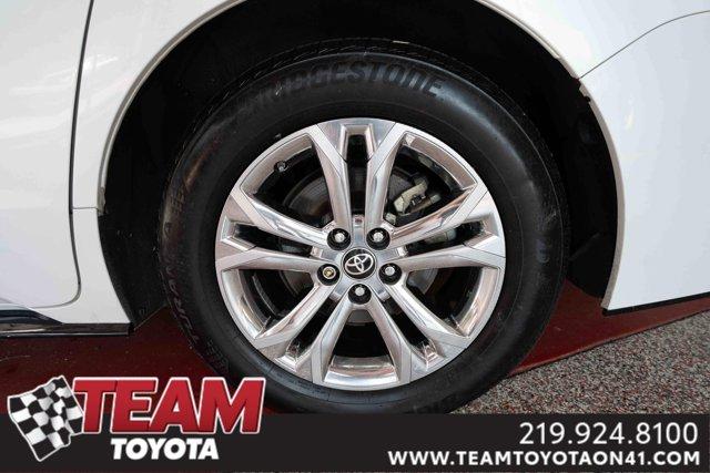 Photo of 2023 Pearl Toyota Sienna
