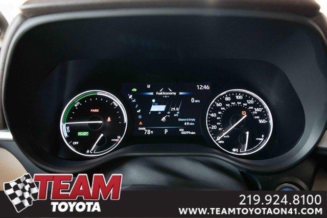 Photo of 2023 Pearl Toyota Sienna