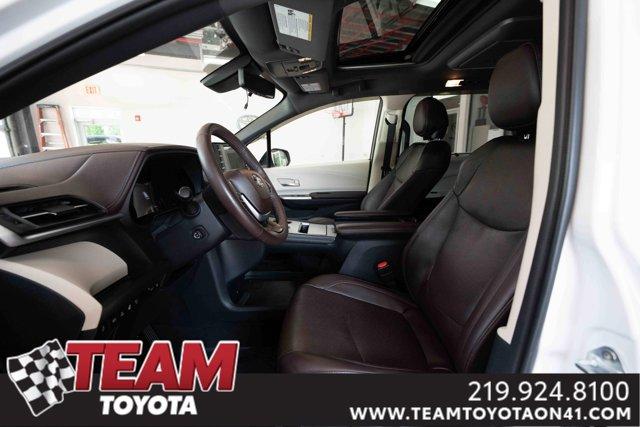 Photo of 2023 Pearl Toyota Sienna