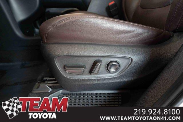 Photo of 2023 Pearl Toyota Sienna