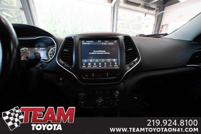 Photo of 2021 Bright White Clearcoat Jeep Cherokee
