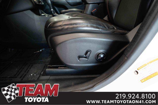 Photo of 2021 Bright White Clearcoat Jeep Cherokee