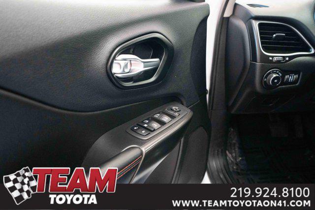 Photo of 2021 Bright White Clearcoat Jeep Cherokee