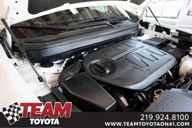 Photo of 2021 Bright White Clearcoat Jeep Cherokee