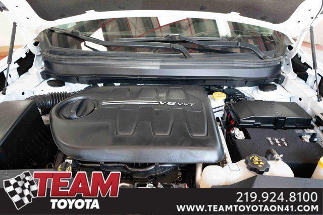 Photo of 2021 Bright White Clearcoat Jeep Cherokee