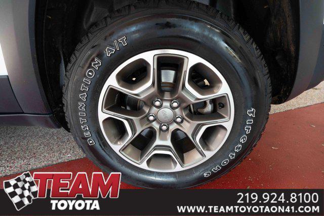 Photo of 2021 Bright White Clearcoat Jeep Cherokee