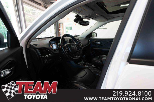 Photo of 2021 Bright White Clearcoat Jeep Cherokee