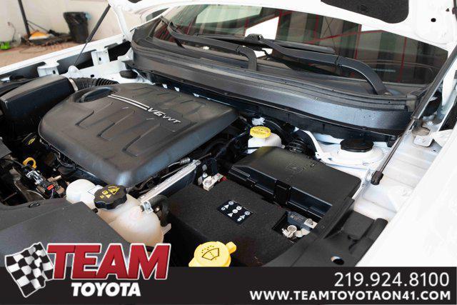 Photo of 2021 Bright White Clearcoat Jeep Cherokee