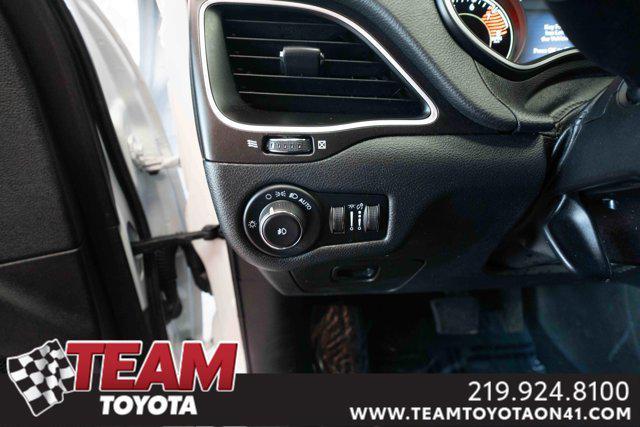 Photo of 2021 Bright White Clearcoat Jeep Cherokee