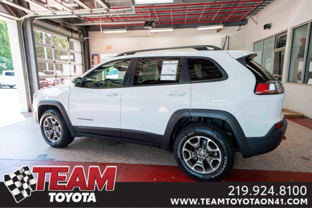 Photo of 2021 Bright White Clearcoat Jeep Cherokee