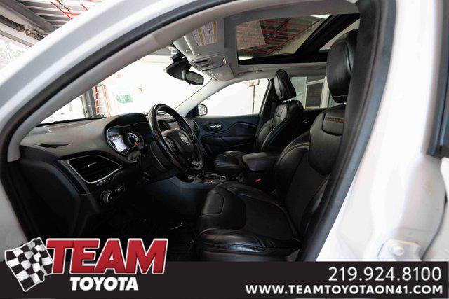 Photo of 2021 Bright White Clearcoat Jeep Cherokee