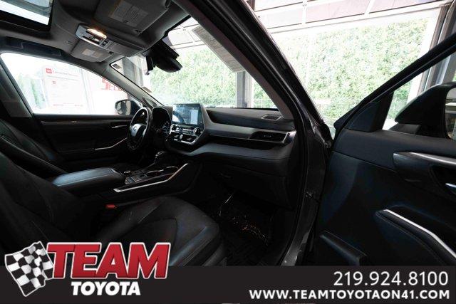 Photo of 2022 Gray Toyota Highlander