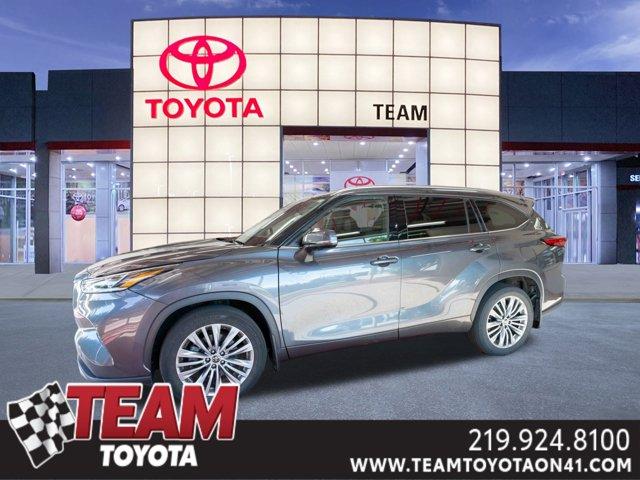 Photo of 2022 Gray Toyota Highlander