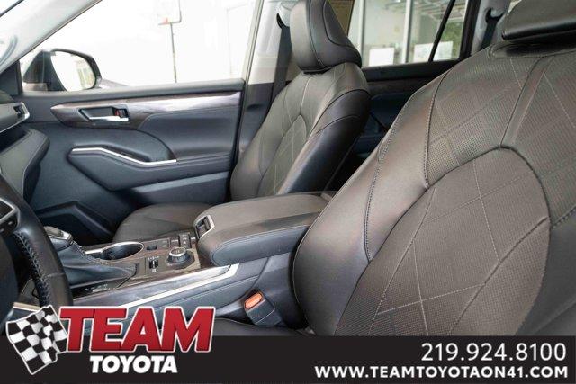 Photo of 2022 Gray Toyota Highlander