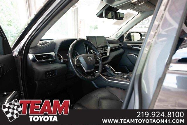 Photo of 2022 Gray Toyota Highlander