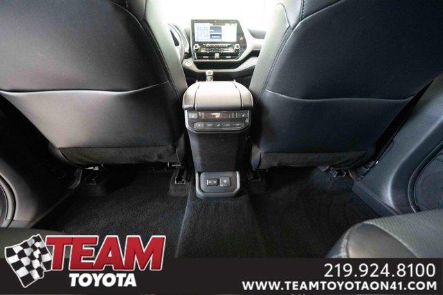 Photo of 2022 Gray Toyota Highlander