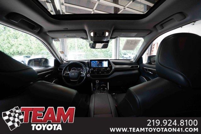Photo of 2022 Gray Toyota Highlander