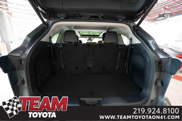 Photo of 2022 Gray Toyota Highlander