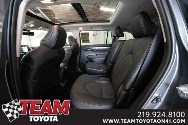 Photo of 2022 Gray Toyota Highlander