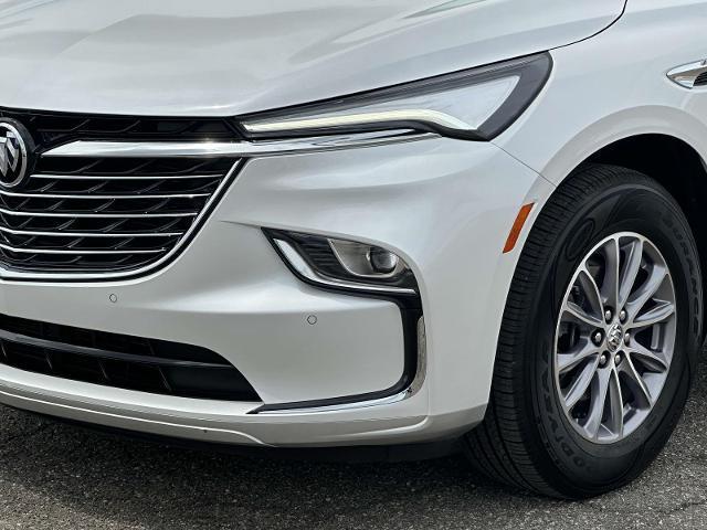 Photo of 2024 White Frost Tri-Coat Buick Enclave