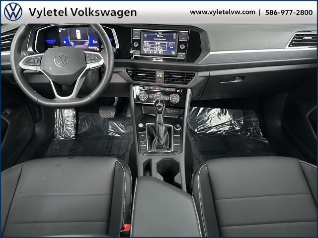 Photo of 2023 Opal White Pearl Effect Volkswagen Jetta