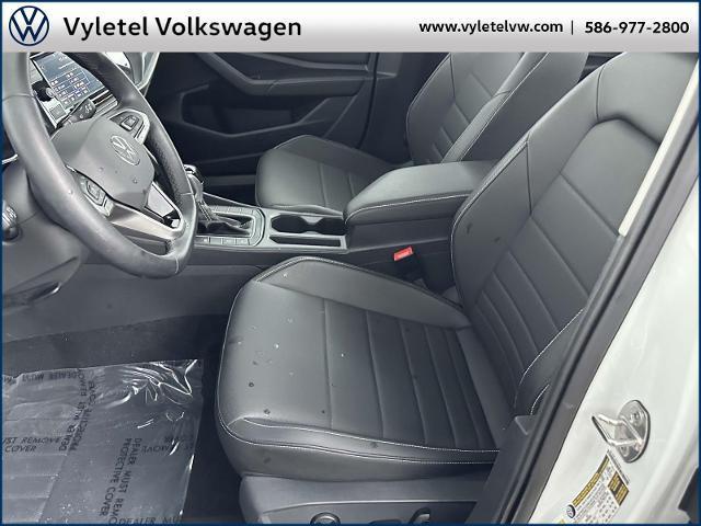 Photo of 2023 Opal White Pearl Effect Volkswagen Jetta