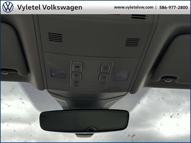 Photo of 2023 Opal White Pearl Effect Volkswagen Jetta