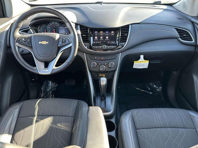 Photo of 2022 Iridescent Pearl Tricoat Chevrolet Trax