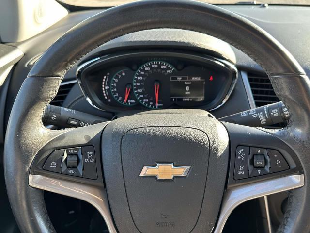 Photo of 2022 Iridescent Pearl Tricoat Chevrolet Trax