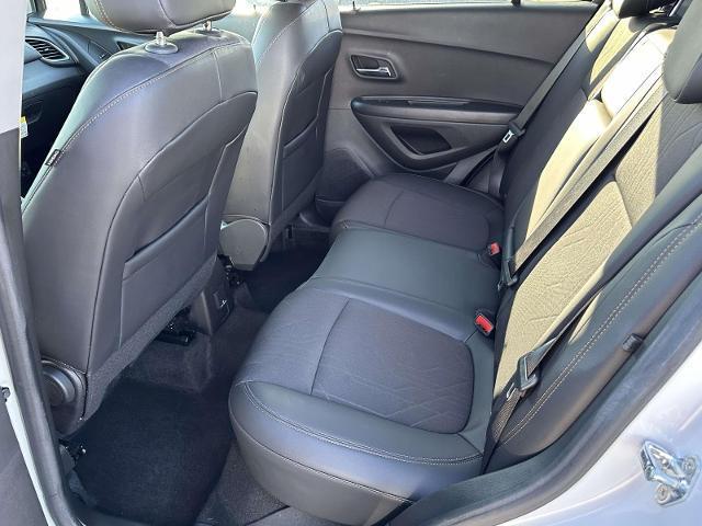 Photo of 2022 Iridescent Pearl Tricoat Chevrolet Trax