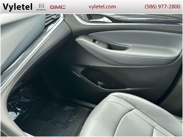Photo of 2024 White Frost Tri-Coat Buick Enclave