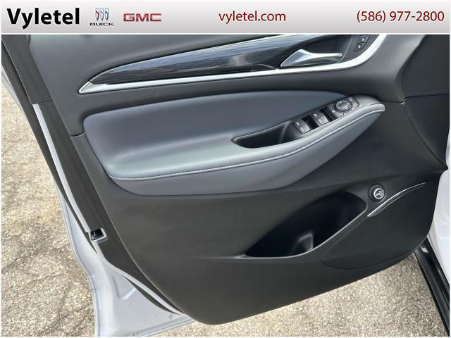 Photo of 2024 White Frost Tri-Coat Buick Enclave