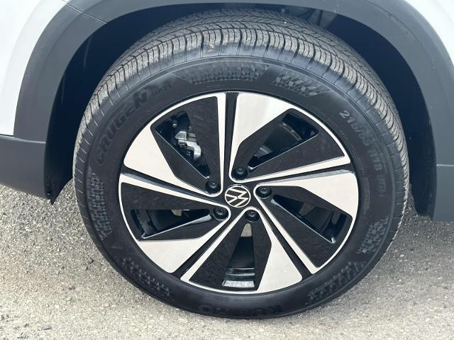 Photo of 2025 Pure White Volkswagen Taos
