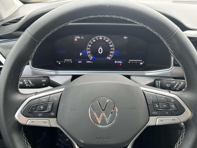 Photo of 2025 Pure White Volkswagen Taos