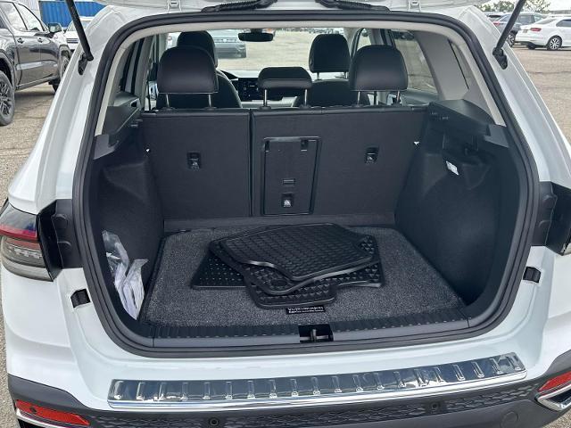 Photo of 2025 Pure White Volkswagen Taos