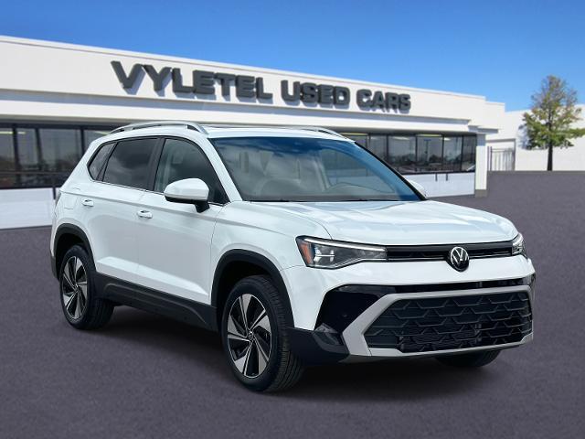 Photo of 2025 Pure White Volkswagen Taos