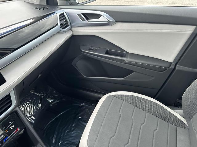 Photo of 2025 Pure White Volkswagen Taos