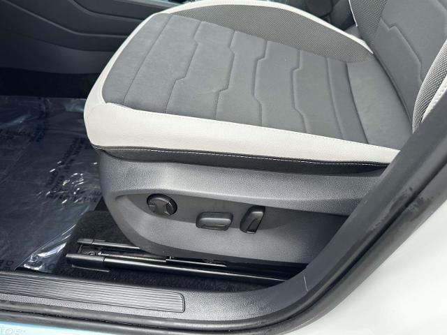 Photo of 2025 Pure White Volkswagen Taos