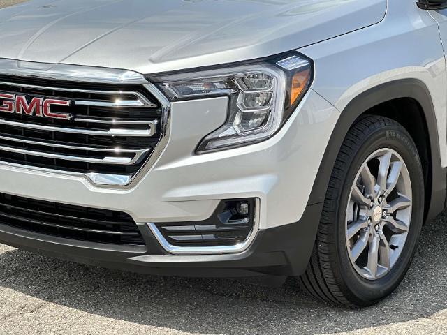 Photo of 2022 Quicksilver Metallic GMC Terrain