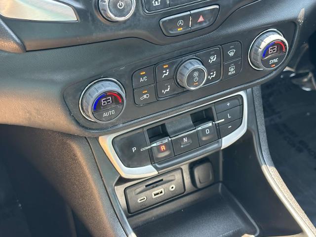 Photo of 2022 Summit White GMC Terrain