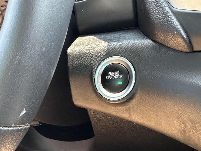 Photo of 2022 Summit White GMC Terrain