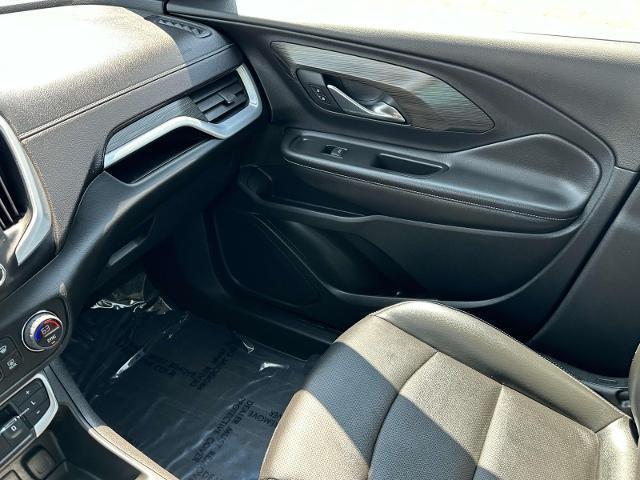 Photo of 2022 Summit White GMC Terrain