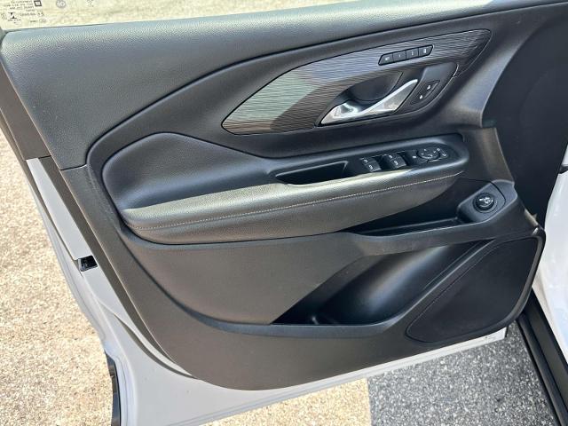 Photo of 2022 Summit White GMC Terrain