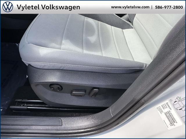 Photo of 2022 Pure White Volkswagen Taos